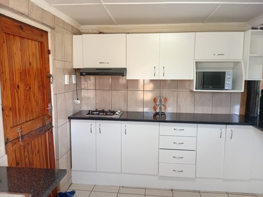 To Let 2 Bedroom Property for Rent in Cove Rock Eastern Cape